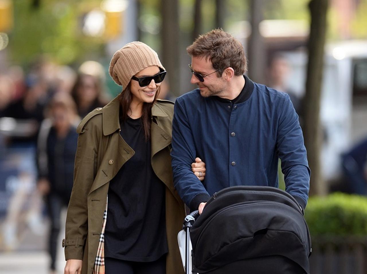 ブラッドリー・クーパーとイリーナ・シェイクの「散歩」がまるで映画のよう【写真アリ】