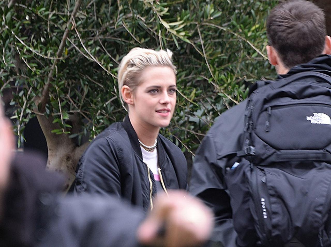 クリステン・スチューワート、『チャーリーズ・エンジェル』撮影合間に“エンジェル”と密会