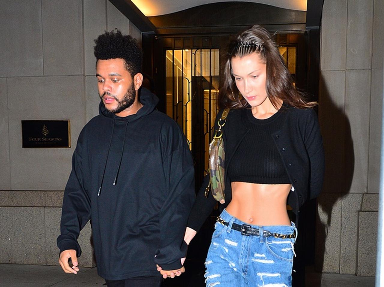 ベラ・ハディッド&ザ・ウィークエンド、恋人つなぎで光る指輪【写真アリ】