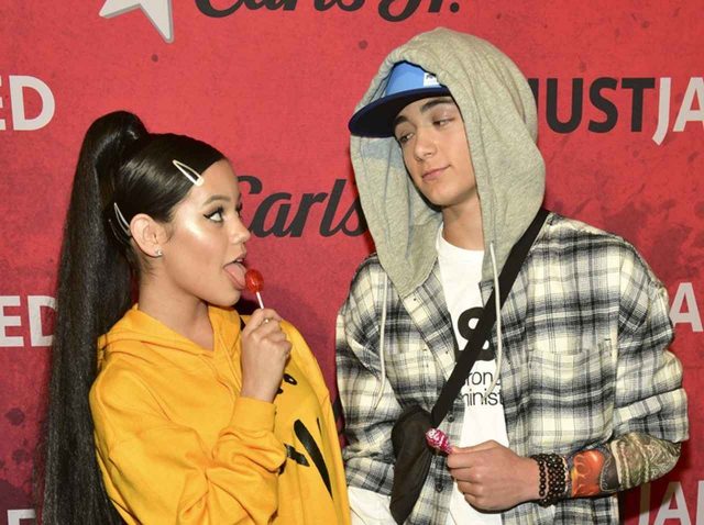 アッシャー・エンジェル、ジェナ・オルテガと「アリアナ＆ピート」に“カップル仮装”