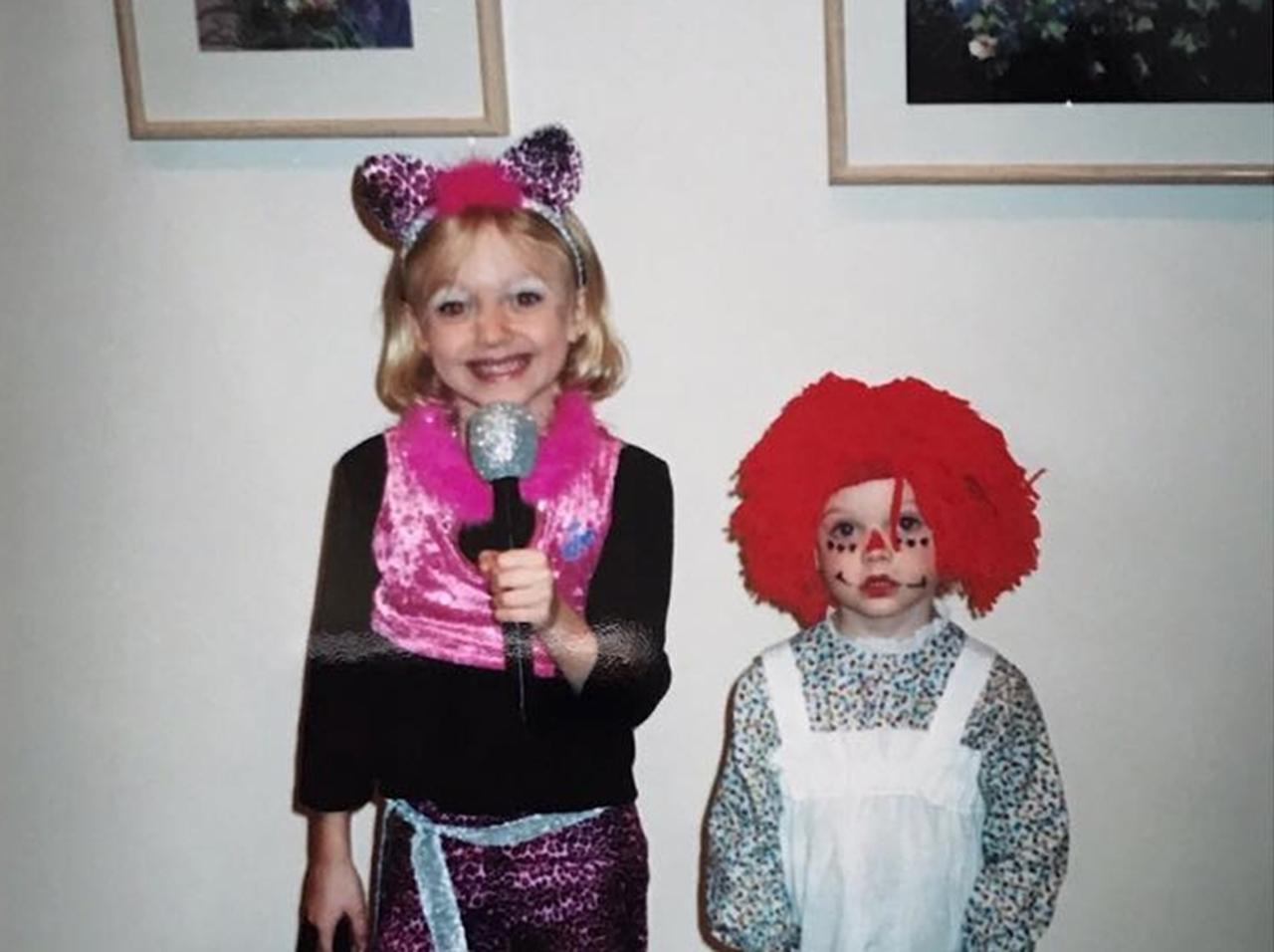 もうすぐハロウィン！このコスプレをする美少女姉妹は誰でしょう？