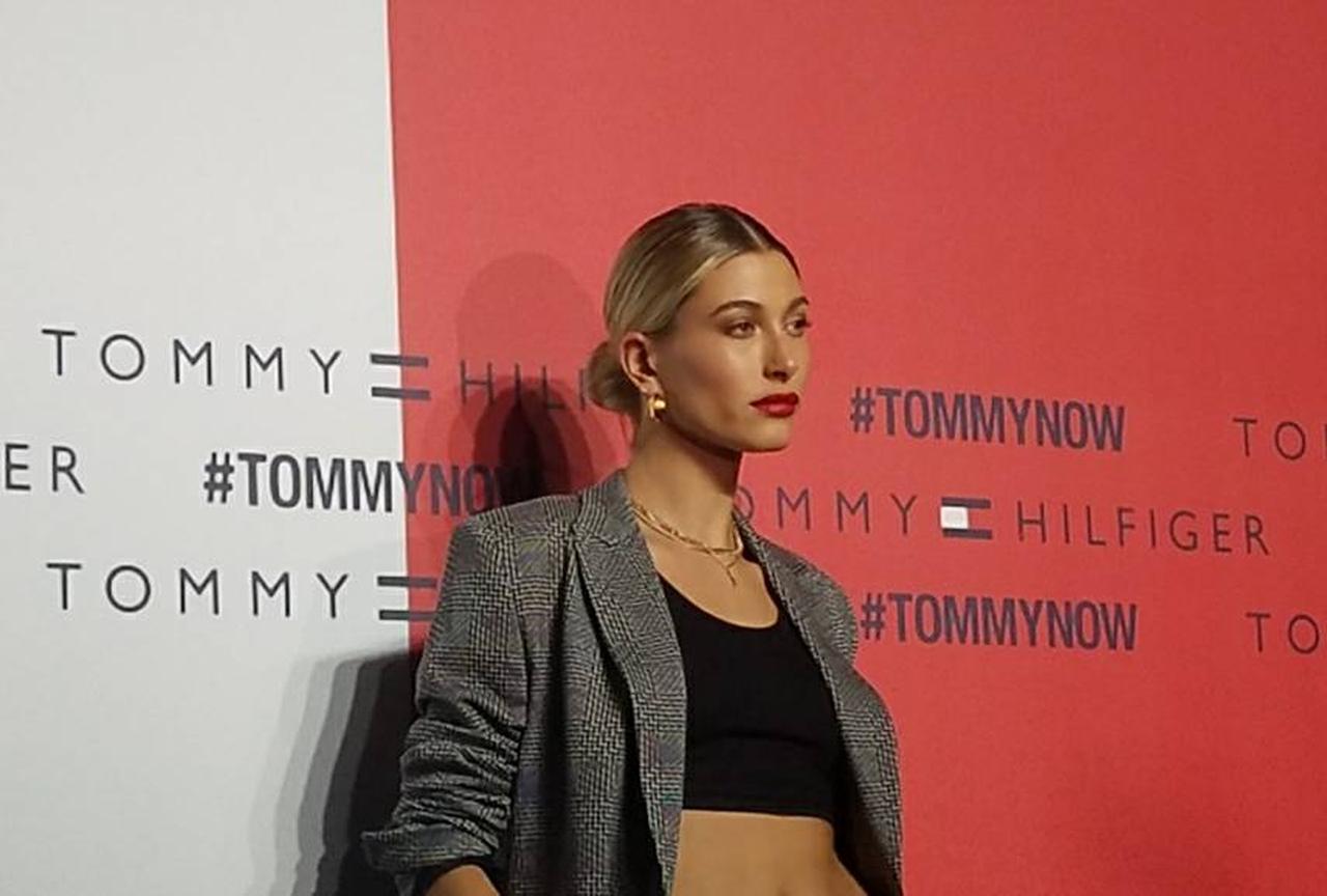 トミー ヒルフィガーのイベントで、話題のモデル ヘイリー・ボールドウィンら豪華セレブが来日