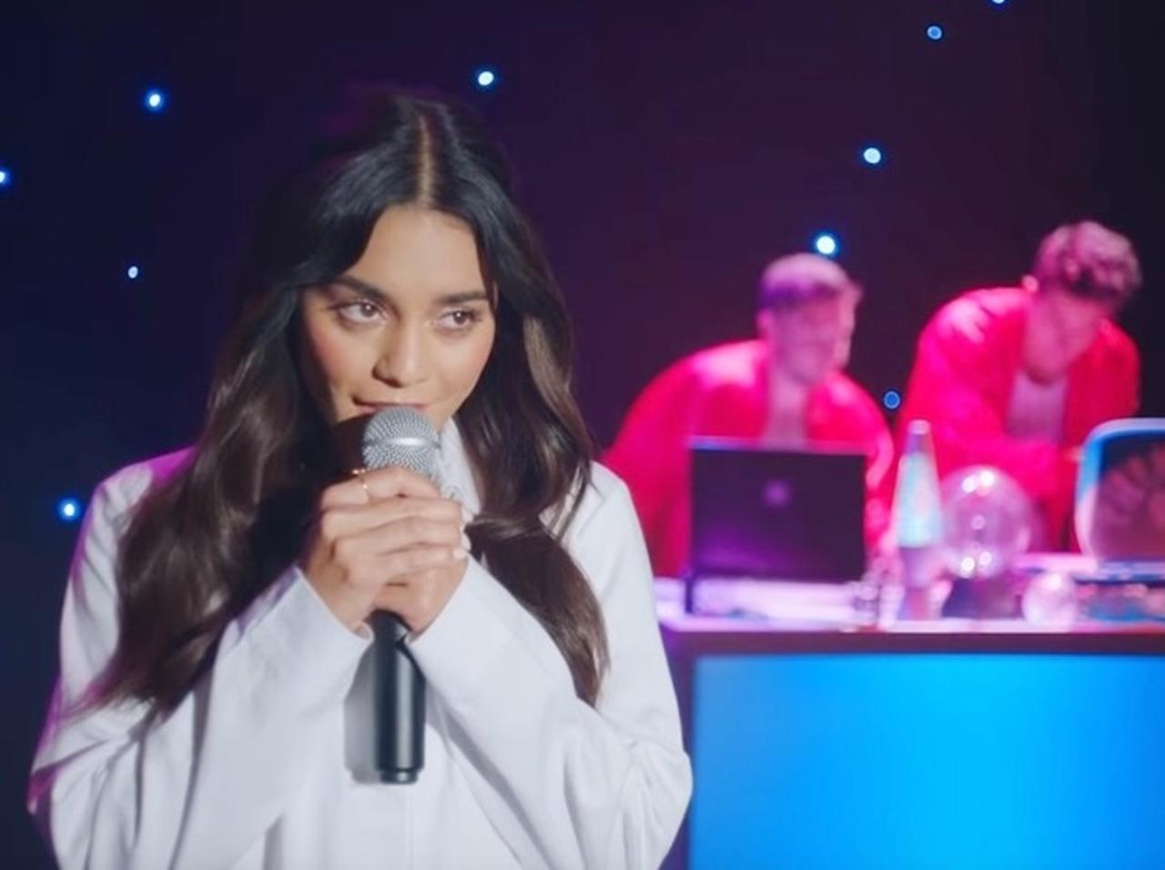 ヴァネッサ・ハジェンズ、『HSM』風の新曲MVが解禁!あの曲を彷彿させる演出に