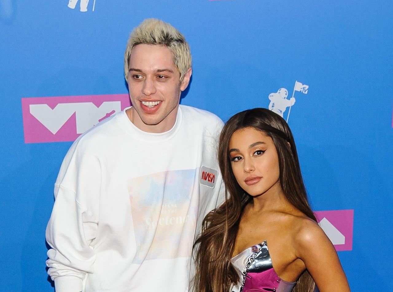 アリアナ・グランデとピート・デヴィッドソンが破局して「婚約」も破棄