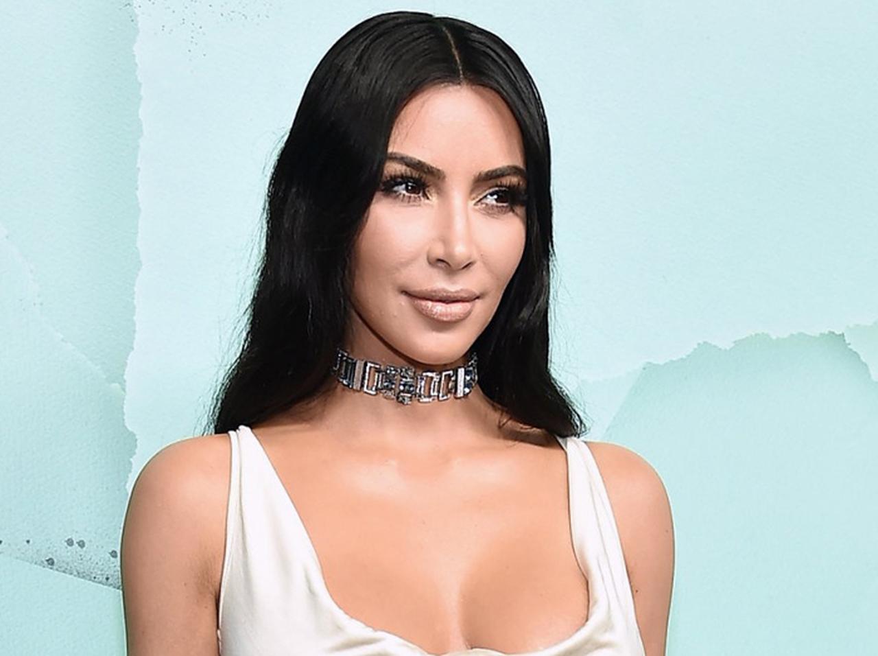 キム・カーダシアン、日本発の「18禁アニメ」テーマに過激ショット連発