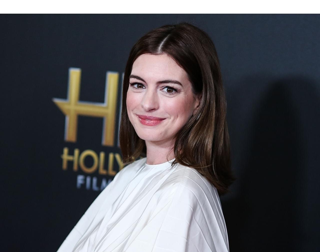 アン・ハサウェイ、髪の毛の色が…!一体何色に?