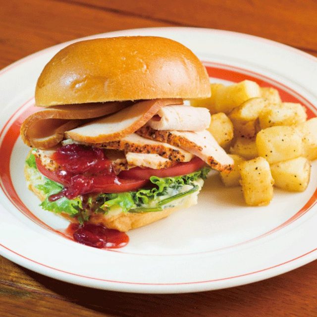 Eggs ’n Thingsから「ターキーチキンバーガー」発売