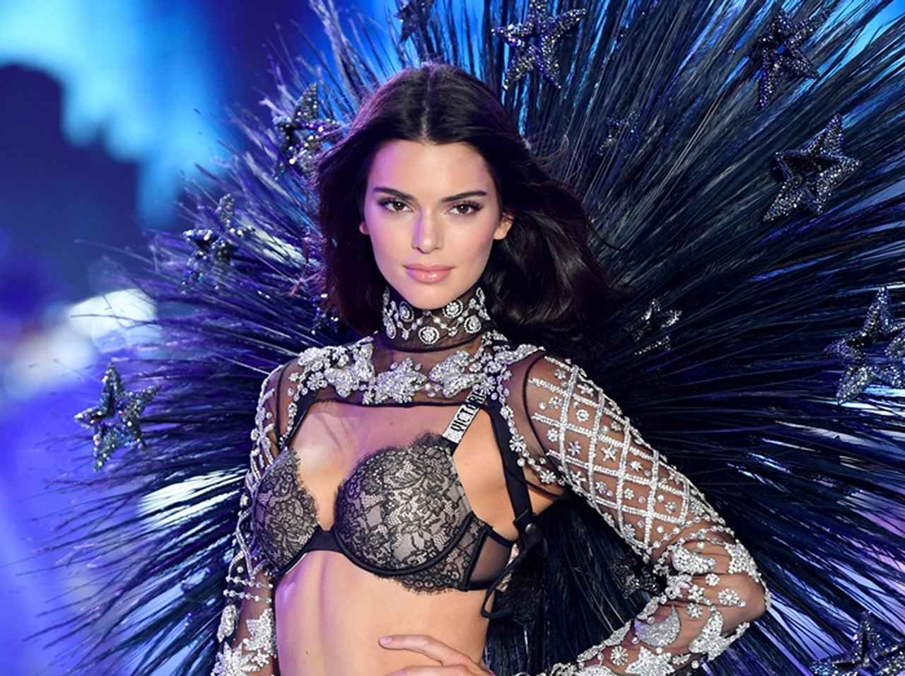 ヴィクシーショー2018が開催!撮れたてランウェイ写真をお届け【パート1】