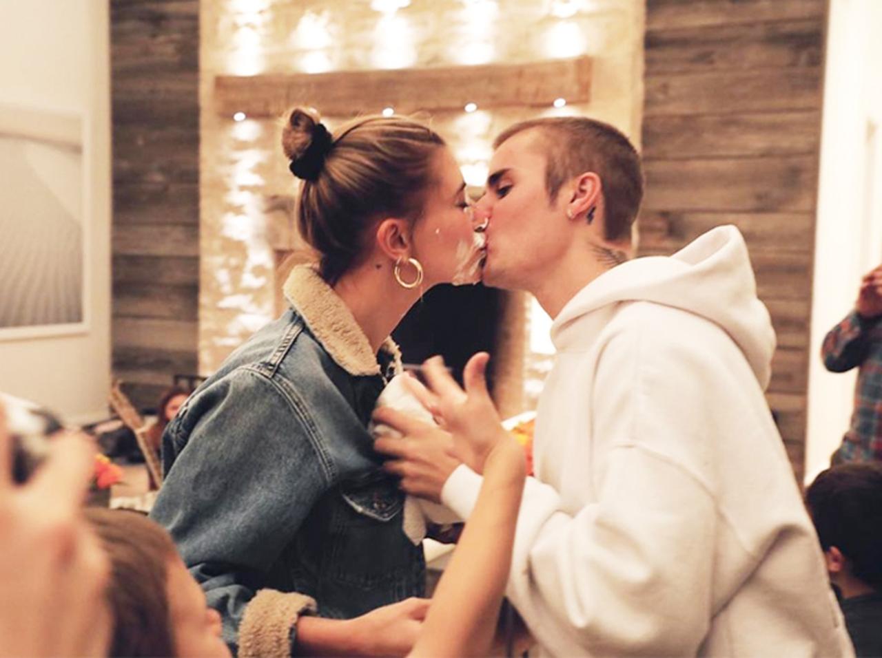 ジャスティン・ビーバー、妻ヘイリーの誕生日に「顔面ケーキ」をお見舞い