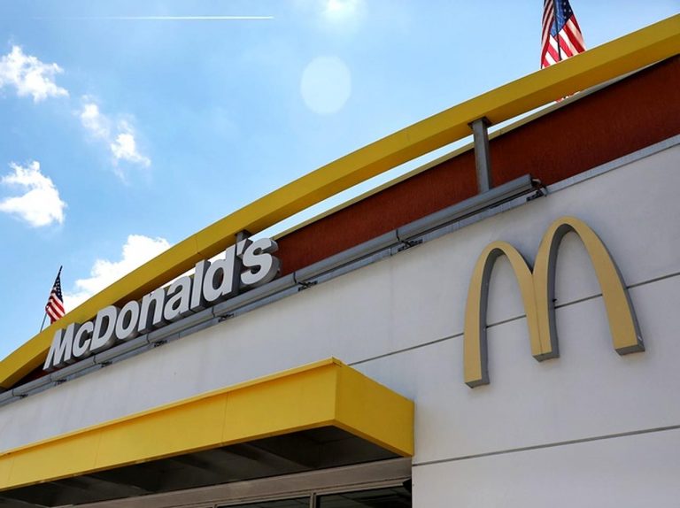 マクドナルドの従業員が客から首絞められる、原因はケチャップ