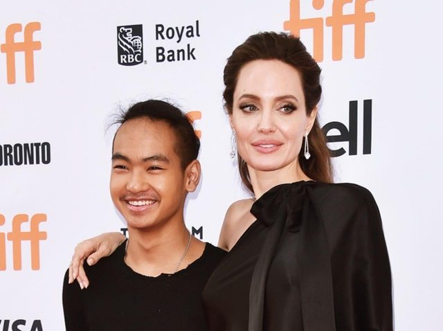 アンジェリーナ・ジョリー、長男マドックス君と「韓国の大学」を見学