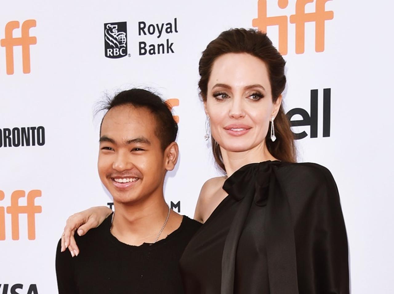 アンジェリーナ・ジョリー、長男マドックス君と「韓国の大学」を見学