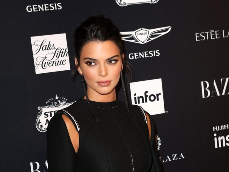 ケンダル・ジェンナー、学生時代に泣いて過ごした理由を明かす