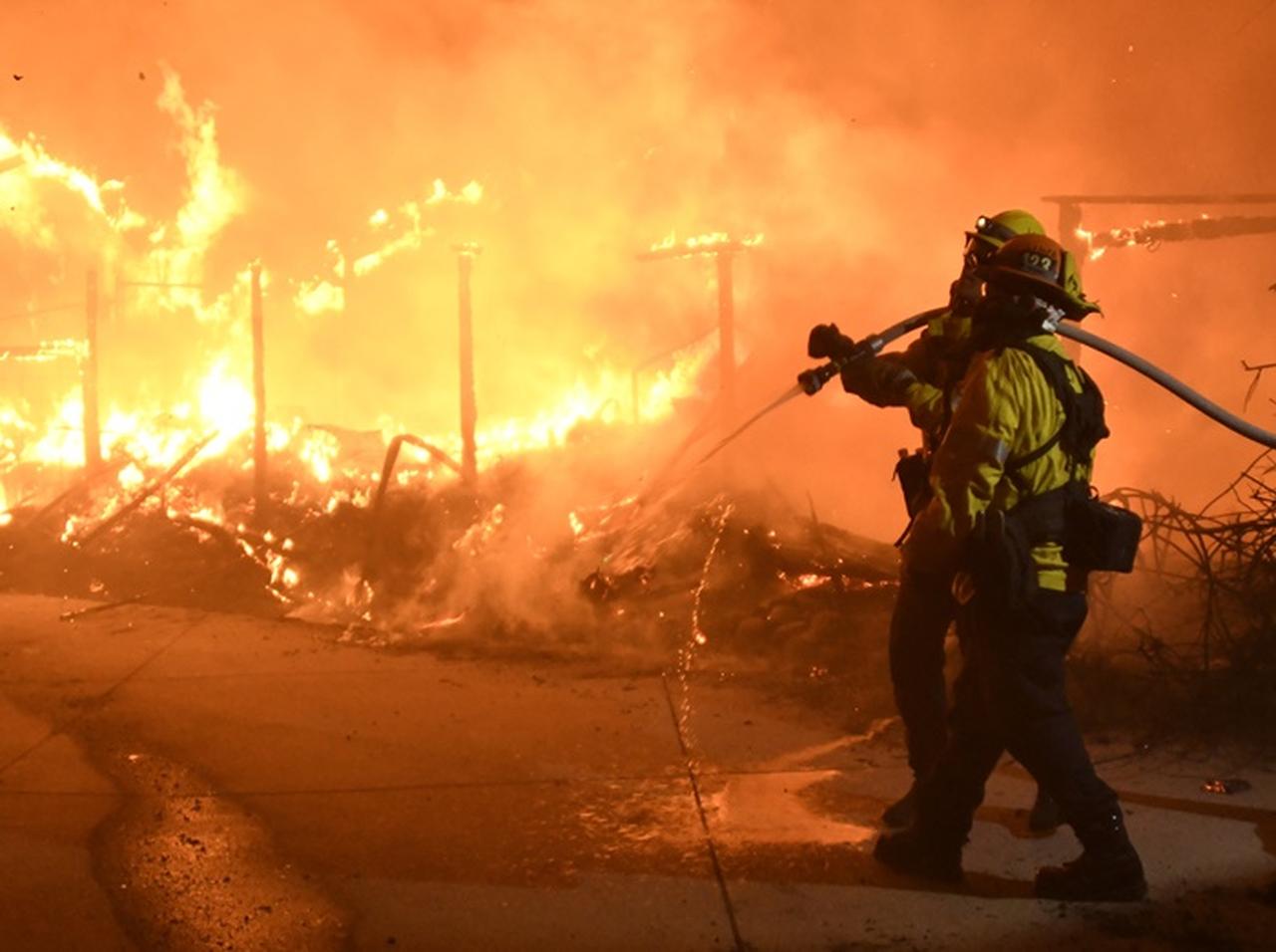 LA近郊で大規模な山火事、レディー・ガガやオーランド・ブルームらセレブも避難
