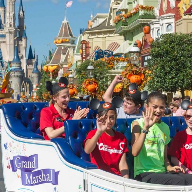 ディズニーランド、異例の午後4時半に「閉園」して『スペシャルゲスト』を招く