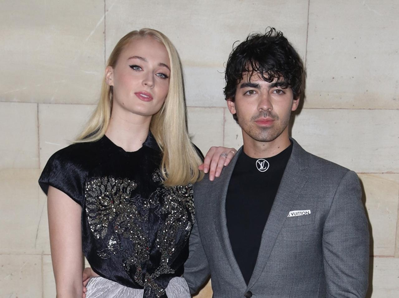 ジョー・ジョナス、婚約者ソフィー・ターナーを連れて来日