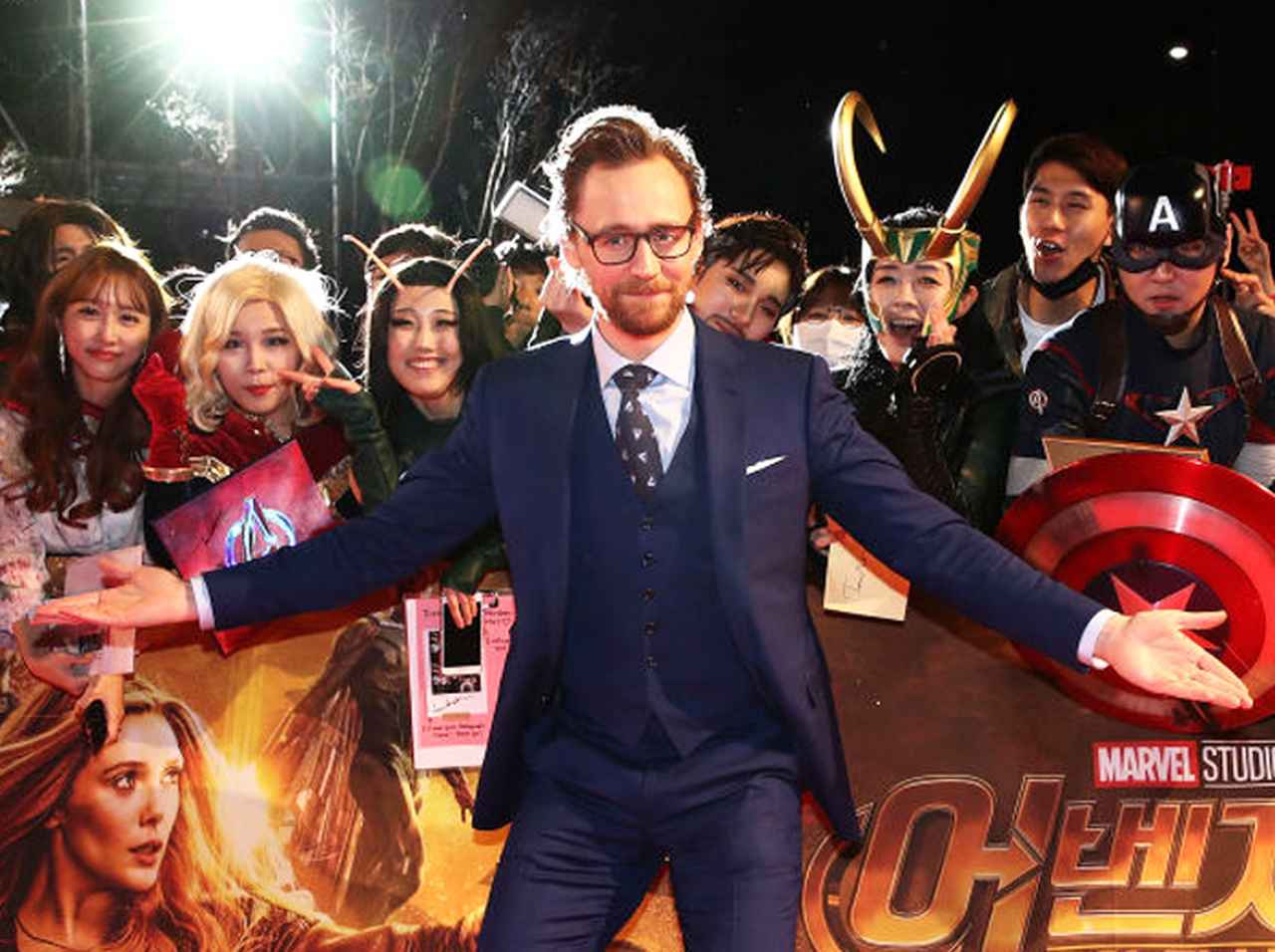 トム・ヒドルストンの「意味深ツイート」に世界中のマーベルファンが踊らされる