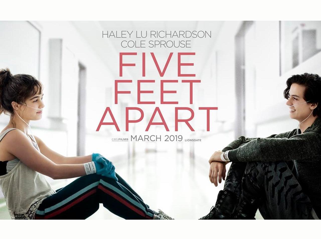 コール・スプラウス主演、近づくことを禁じられた難病患者同士のラブストーリー