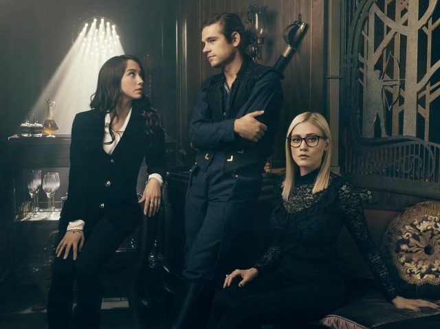 役者も原作者もみんな『ハリポタ』ファン！ファンタジー好き必見の魔法ドラマ『マジシャンズ』