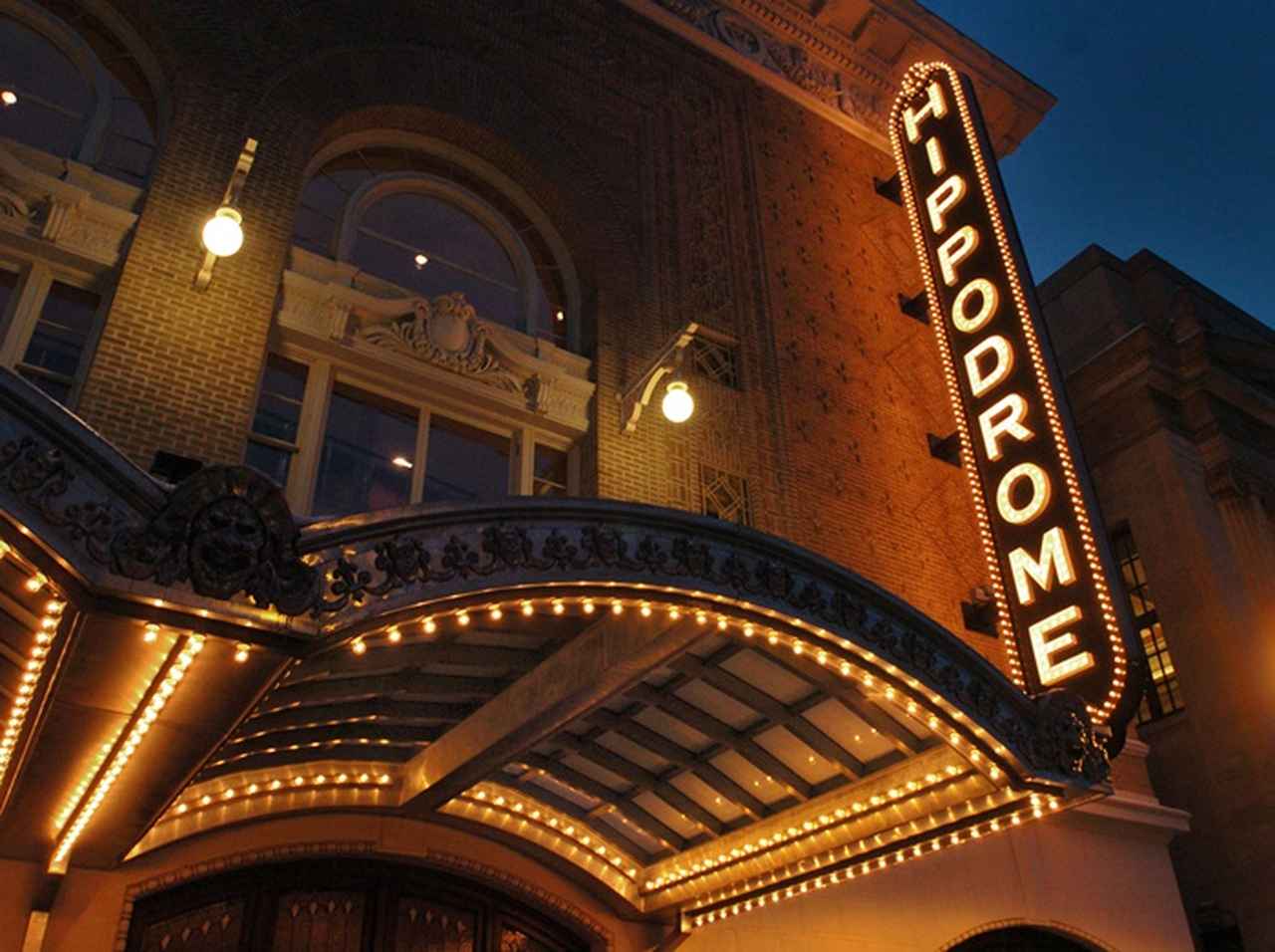 ユダヤ教徒の公演見た男が「ヒトラー万歳、トランプ万歳」と叫び劇場が凍りつく