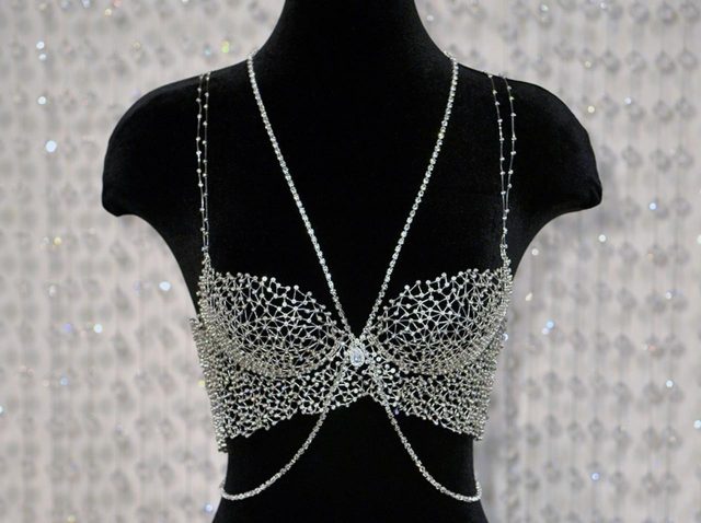 ヴィクシーショー、1億円のファンタジー・ブラをつけるのはこの人