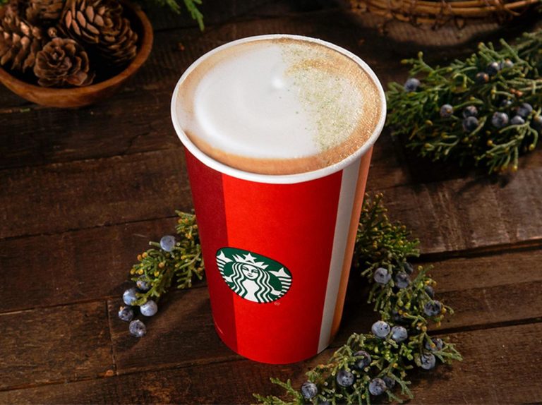 海外スタバに新登場した「クリスマスツリー風味」のラテが気になる!