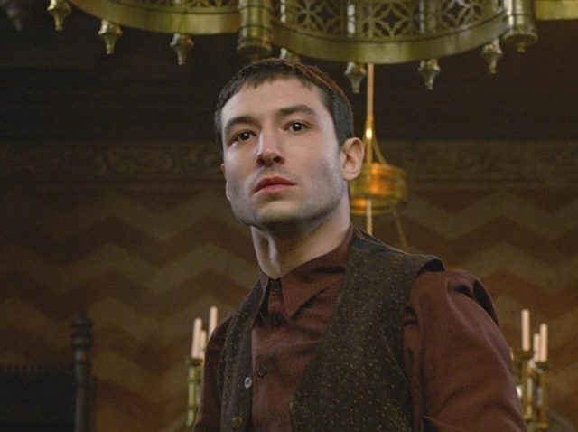 エズラ・ミラー、『ファンタビ』の役作りで「セックスレスで孤独」になっていた