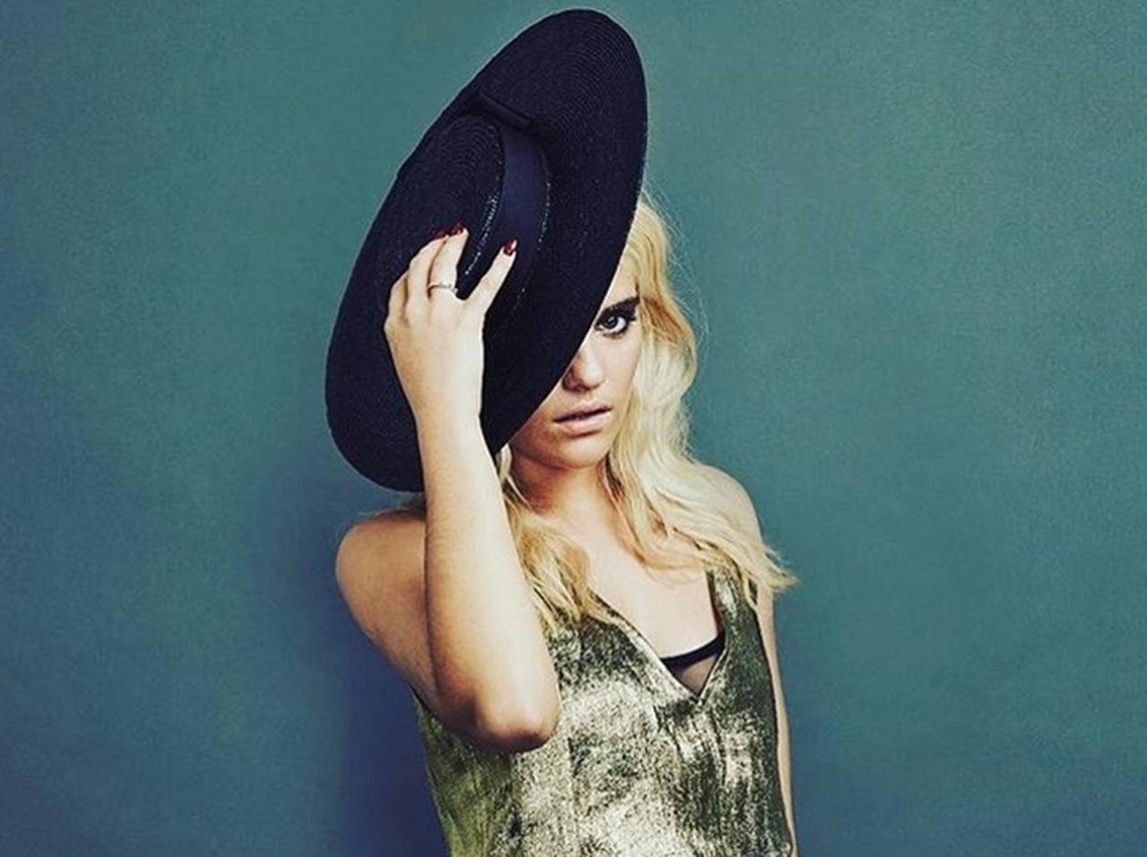 クイーンのロジャー・テイラー、ブロンド美女の娘が注目度アップ