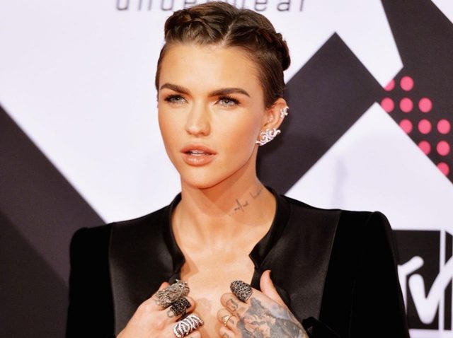 ルビー・ローズ、元カノのインスタにコメントして「ハラスメント」と非難される