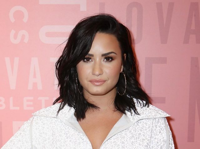 デミ・ロヴァート、リハビリ後初めてのSNS更新でファンへお願い