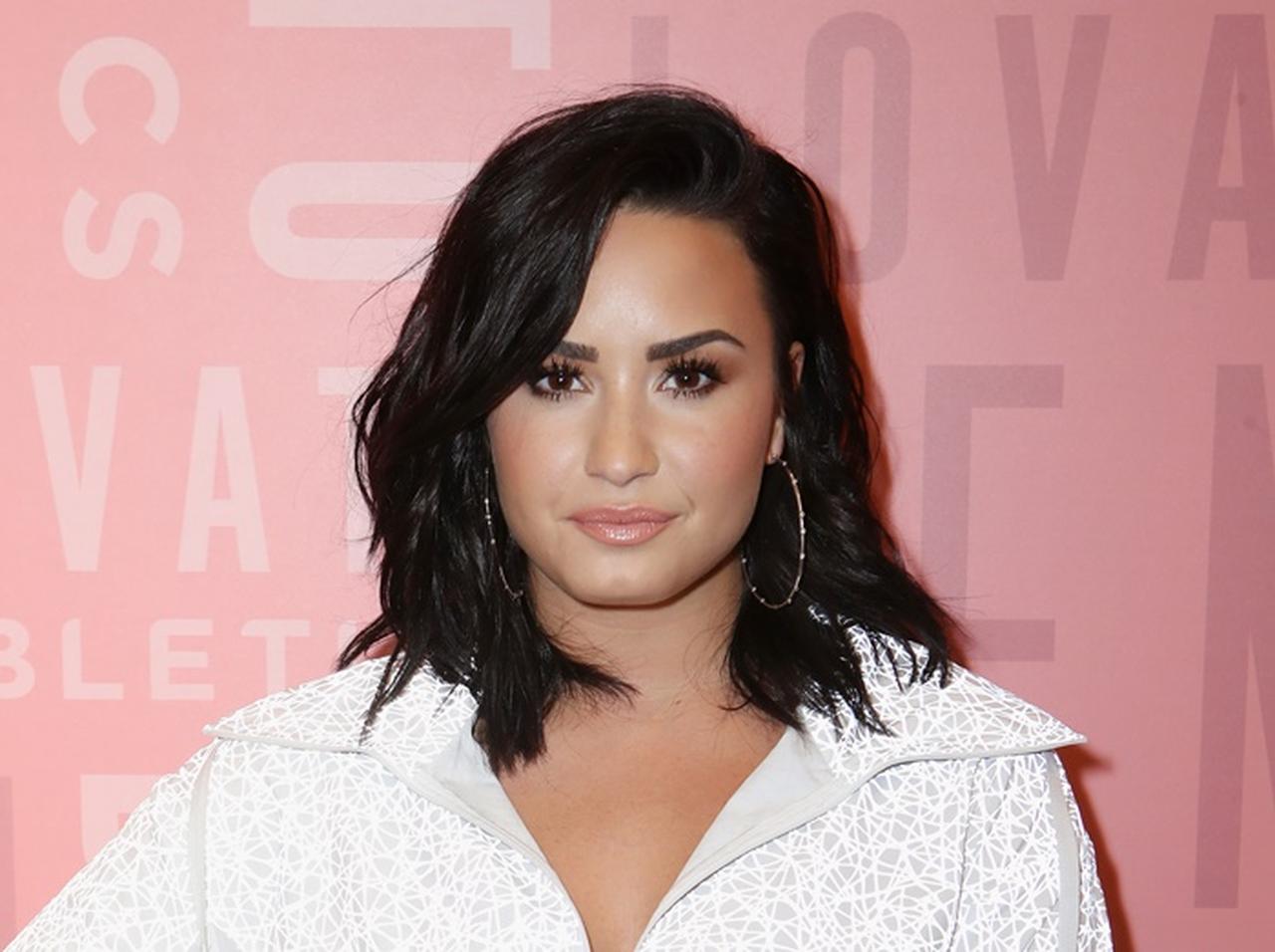 デミ・ロヴァート、リハビリ後初めてのSNS更新でファンへお願い