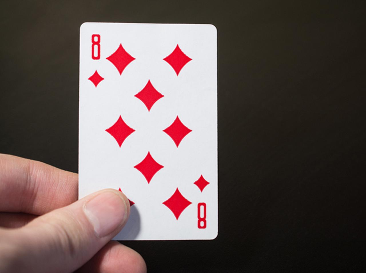 トランプの「ダイヤの8」に潜む“もう1つの数字”に人々が目を疑う