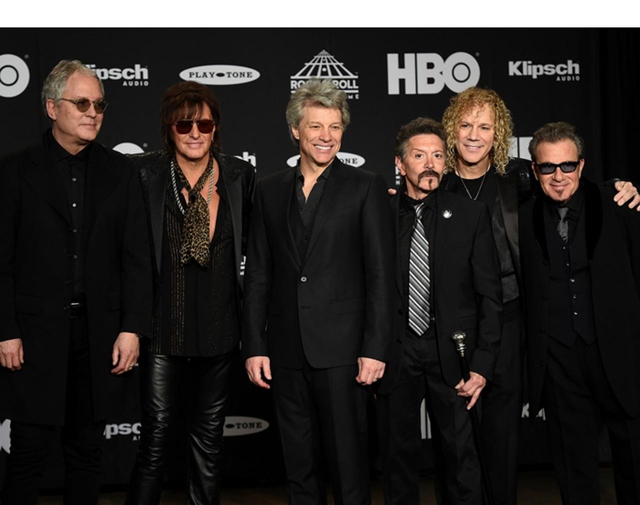 ボン・ジョヴィが来日！成田空港でセレブでは珍しい「ある姿」を披露