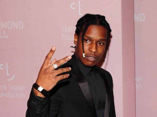 エイサップ・ロッキー、「真知子巻き」でイベントに参加しザワつかせる