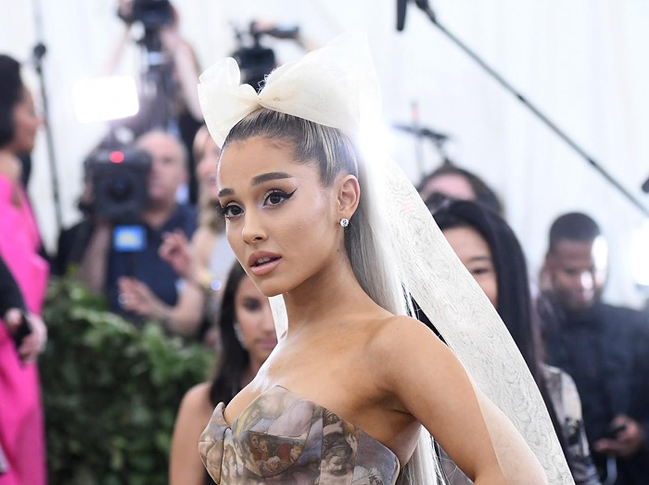 アリアナ・グランデ、元恋人マック・ミラーの死を「搾取している」との批判に反論