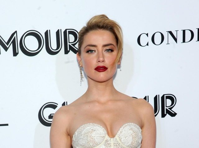 『アクアマン』プレミアでアンバー・ハードが「水泳帽」を着用？