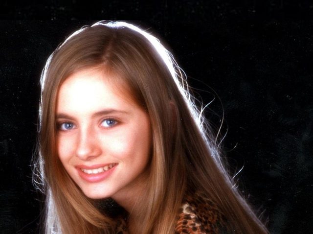 レイプ事件の裁判で「下着」の提示を強制され自殺…少女の母が涙の訴え