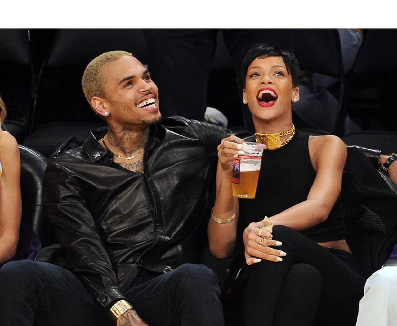 リアーナのセクシーな下着写真に、まさかの「あの元カレ」が反応