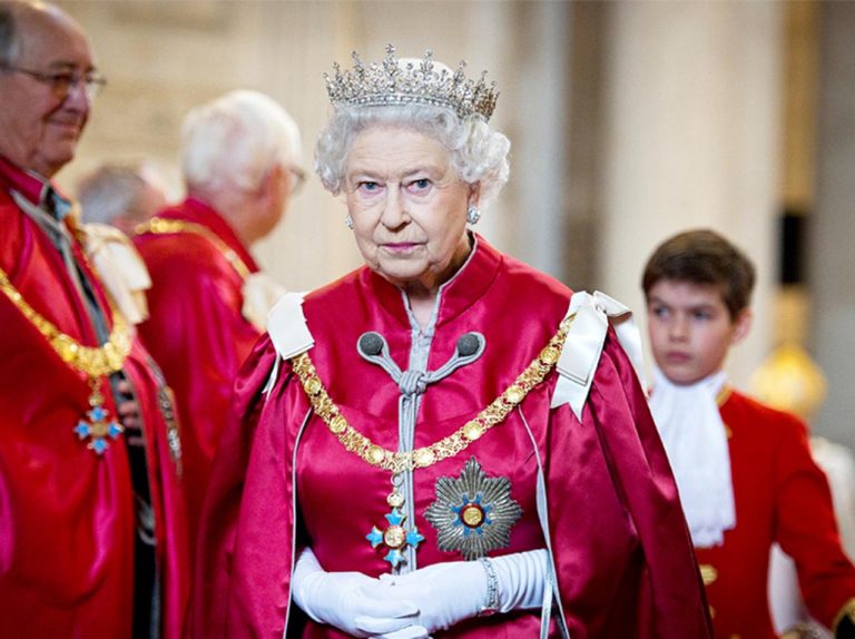 料理の中にナメクジを発見したエリザベス女王がシェフに送った「ひと言メモ」に戦慄