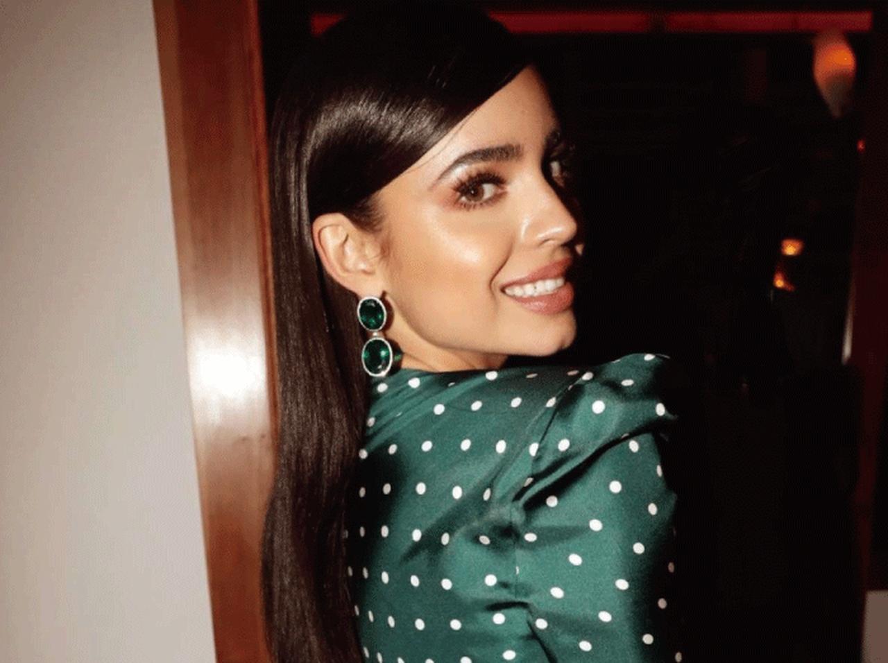 ディズニースター、ソフィア・カーソンのおしゃれな上品ルック