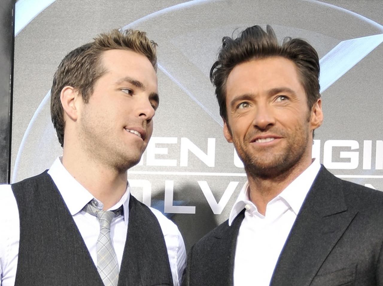 ライアン・レイノルズ、親友ヒュー・ジャックマンと現在「戦争中」