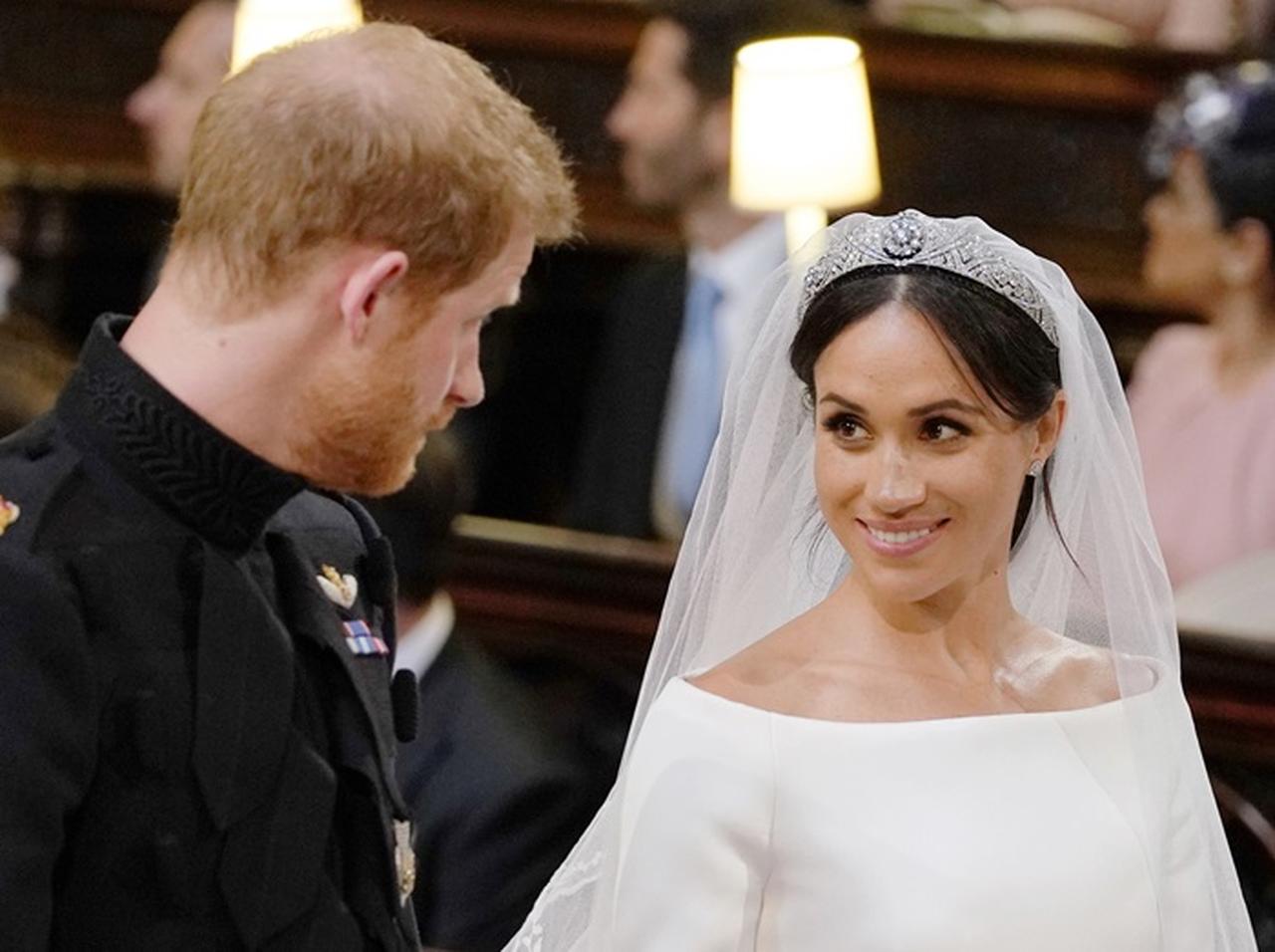 メーガン妃、ウェディングドレスに隠された「ロマンチックすぎる」ヒミツとは?