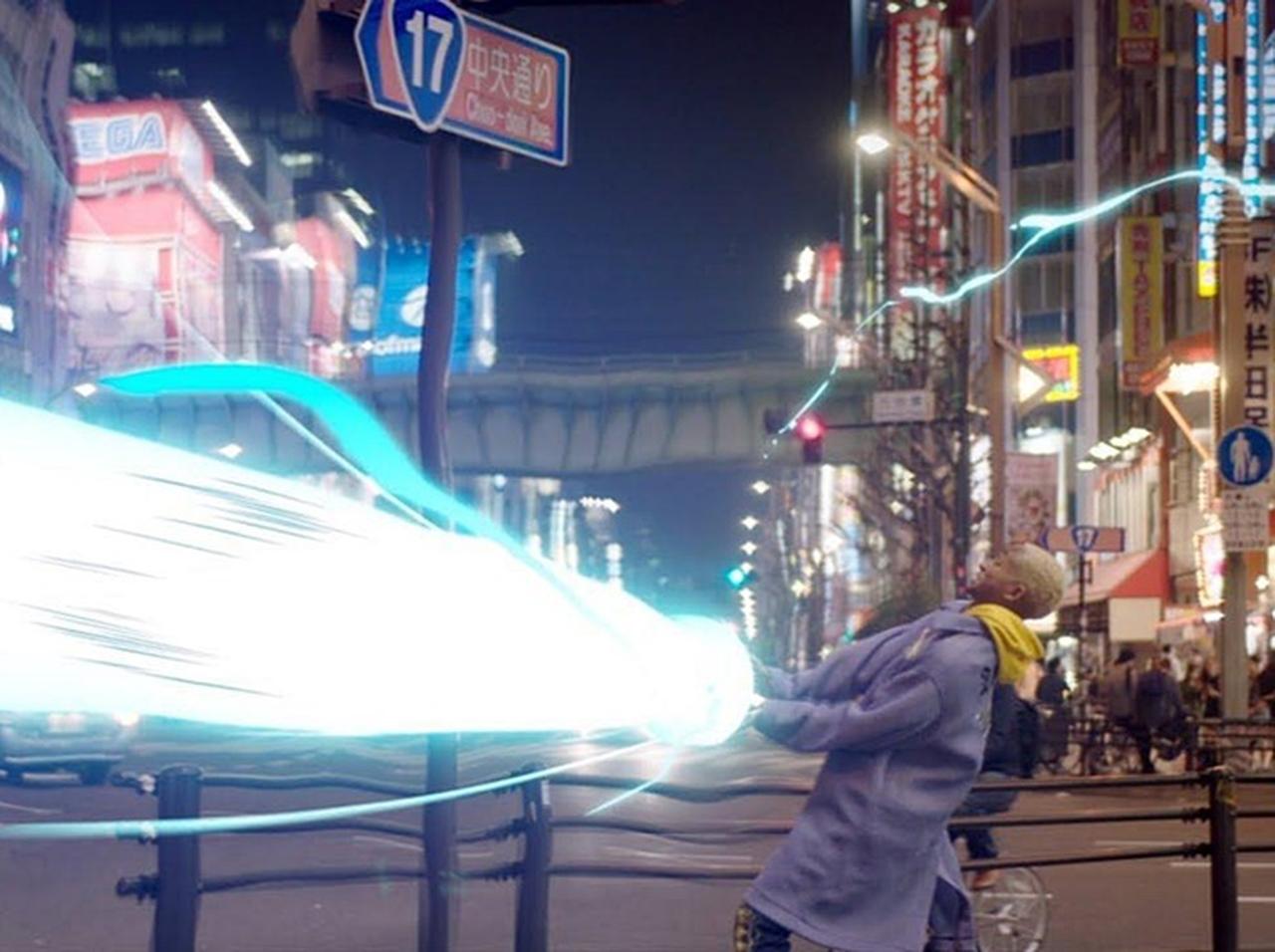 ジェイデン・スミスが東京で「かめはめ派」しまくり、悟空になりきる