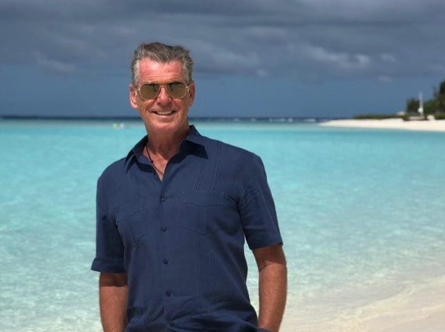 5代目ジェームズ・ボンド、モデルの息子と新旧イケメンショットを披露