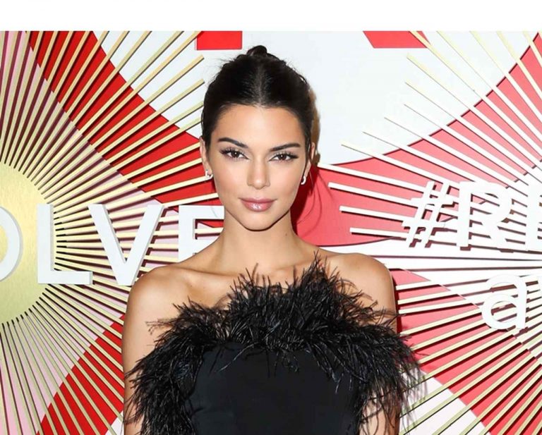 ケンダル・ジェンナーがアワードの後に「ある場所」で発見される