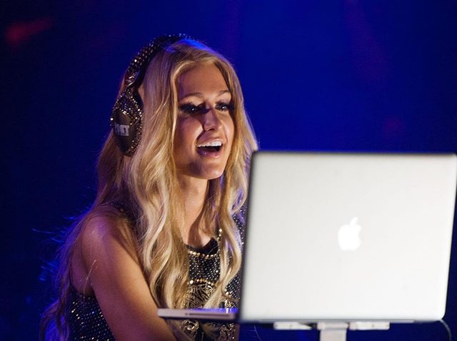 パリス・ヒルトン、「DJのギャラ」が高額な理由が『さすがパリス』