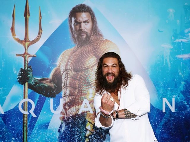 『アクアマン』ジェイソン・モモア、桃色のシュシュで「ふたつ結び」の破壊力がヤバイ