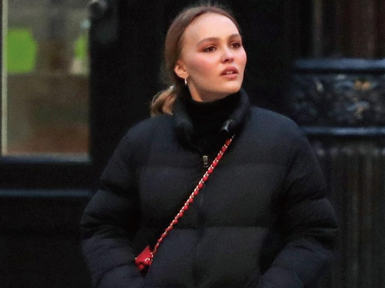 リリー・ローズ・デップ、旬なルックでユニクロでお買いもの♡