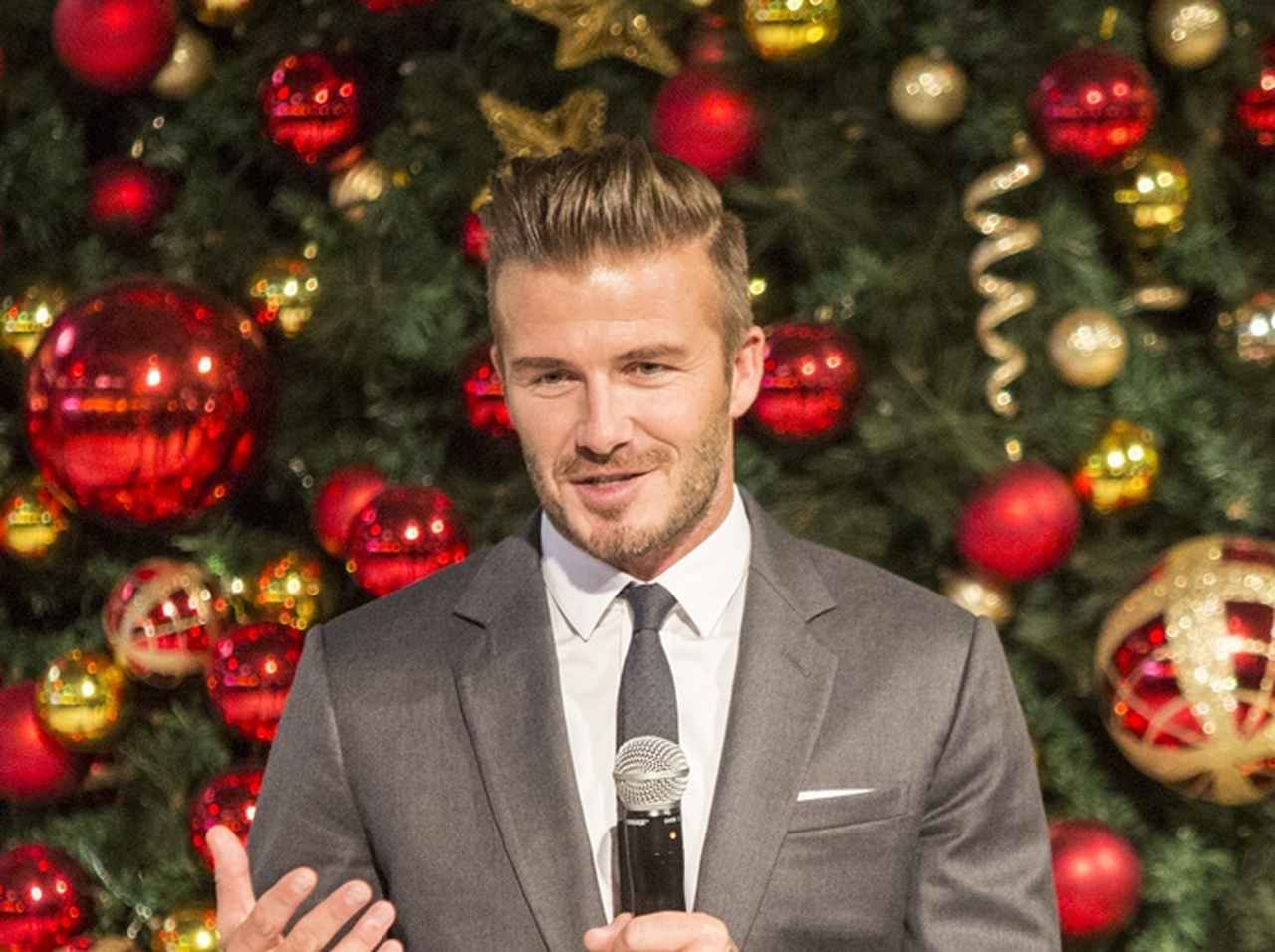 デヴィッド・ベッカム、クリスマスは「裸にトナカイのカチューシャ」で祝う