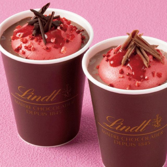リンツの新作、ストロベリーマシュマロ ホットチョコレート